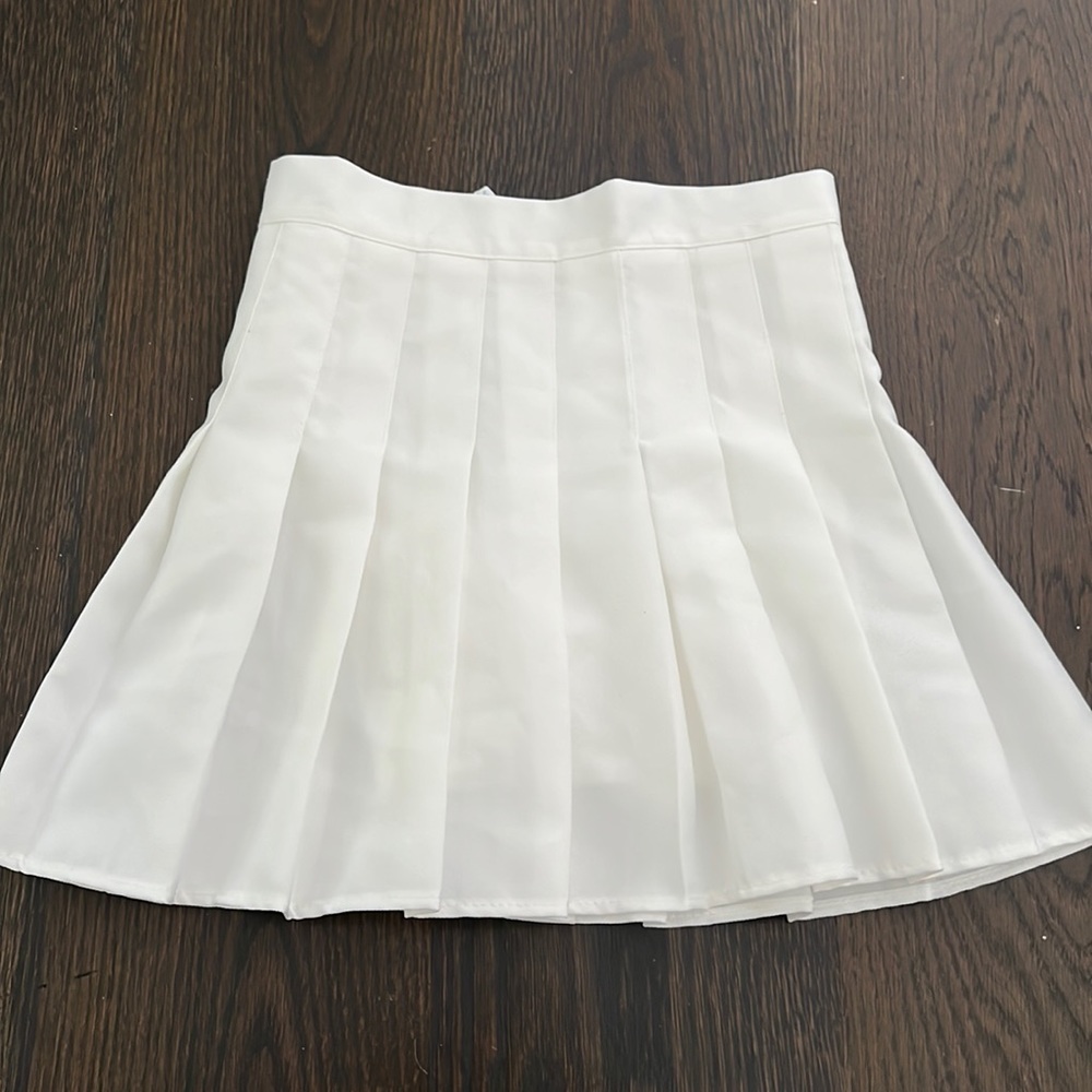 Pleat mini white skirt size XS fits like XXS/XS